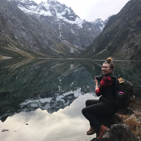 Meet your Posher, Stephanie - Picture 2 of 4